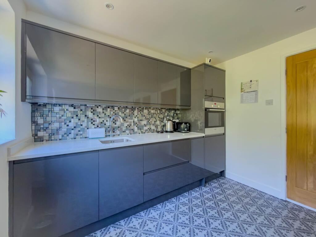 70, Greenacres Drive, Birstall photo 4