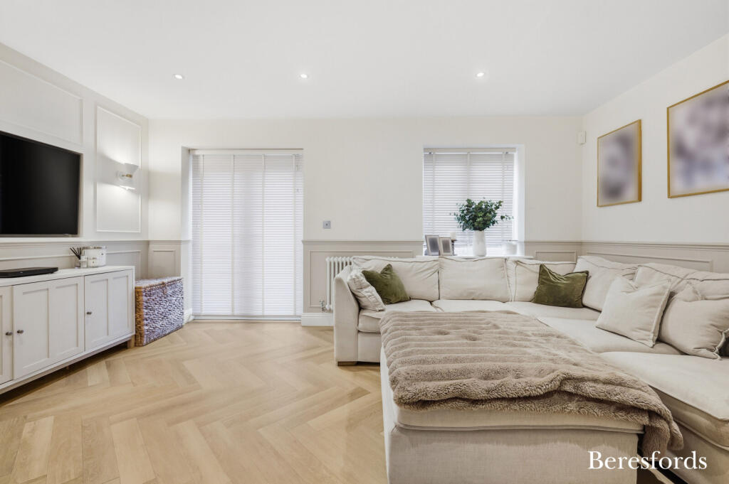 Humbleward Place, Romford, RM3 photo 2