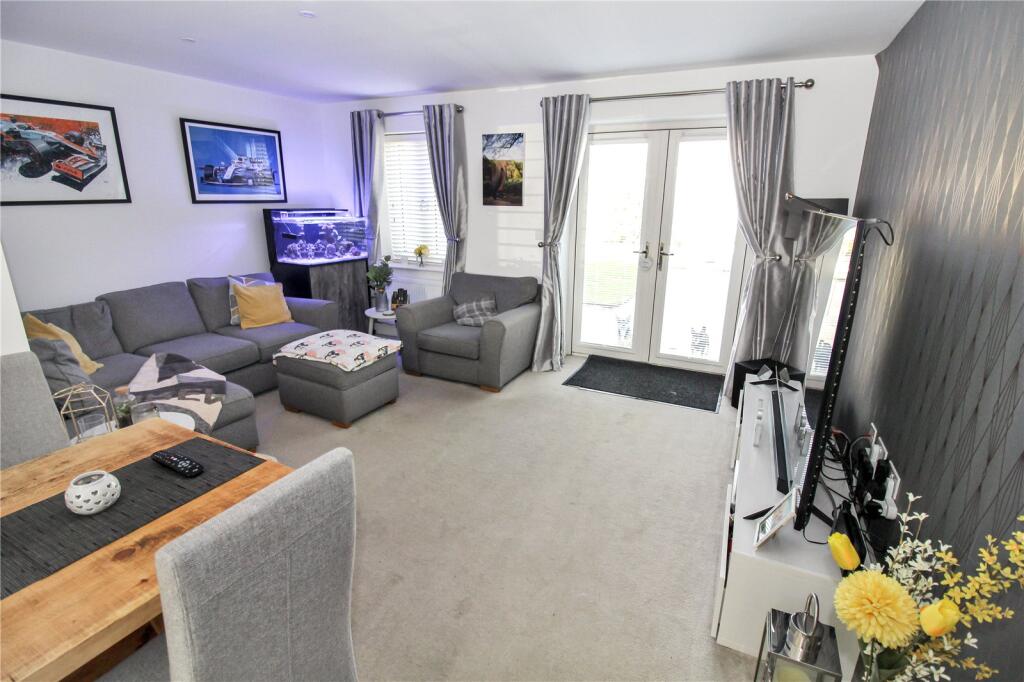 Emerald Crescent, Swindon, Wiltshire, SN25 photo 3