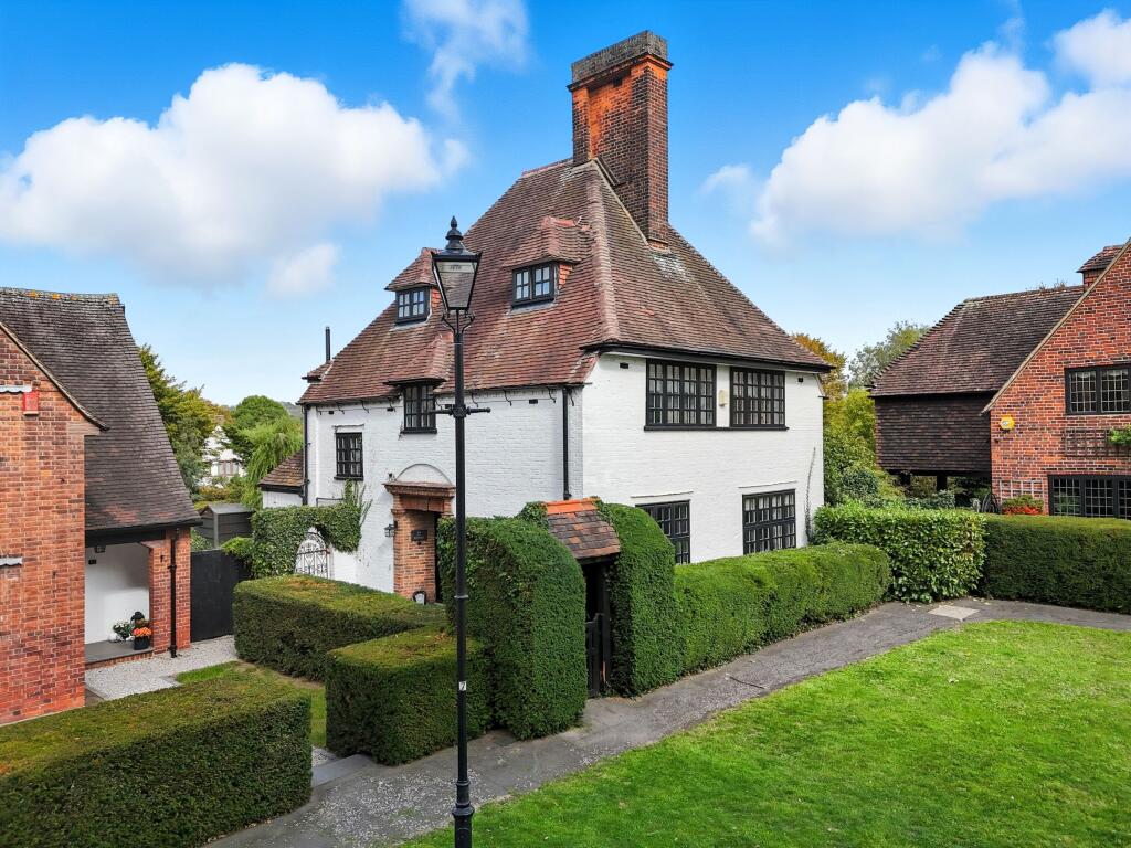 Main image of property: Reed Pond Walk, Gidea Park