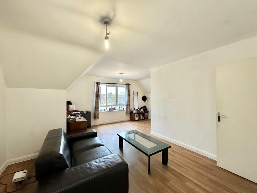 Featherstone Court, Southall photo 2