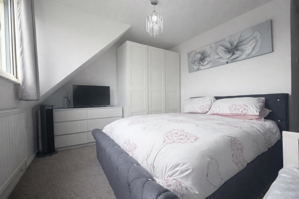 House in Basildon, Bowers Gifford - View 5