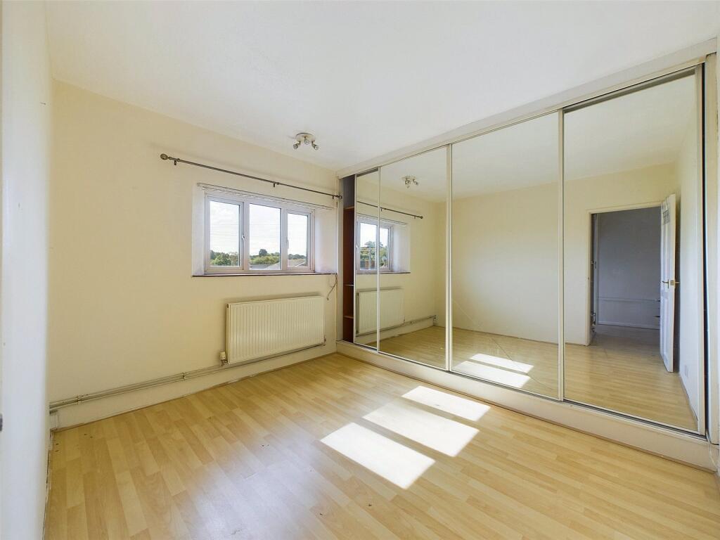 Apartment in Worcester, Lyppard Grange, The Ronkswood - View 3