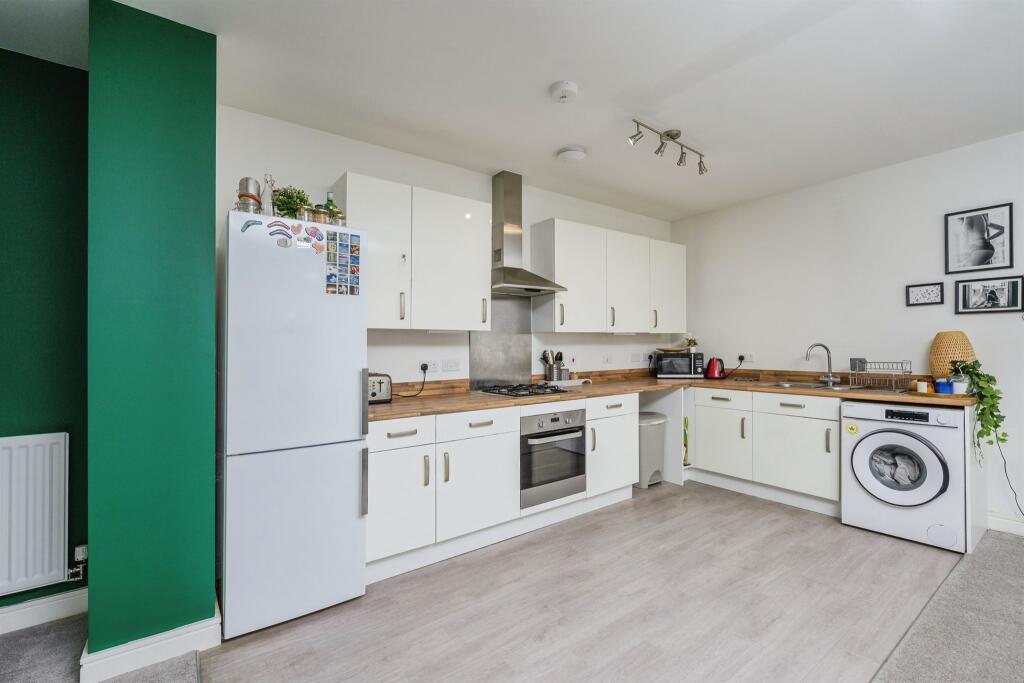 Apartment in South Hams, Brixton - More