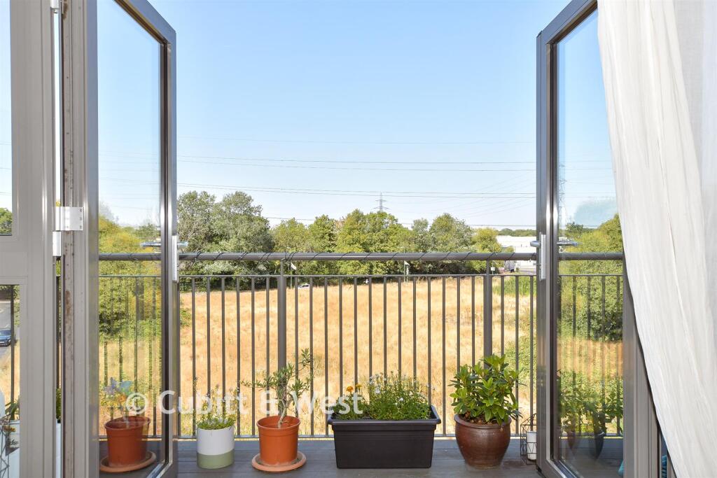 Apartment in Croydon - View 3