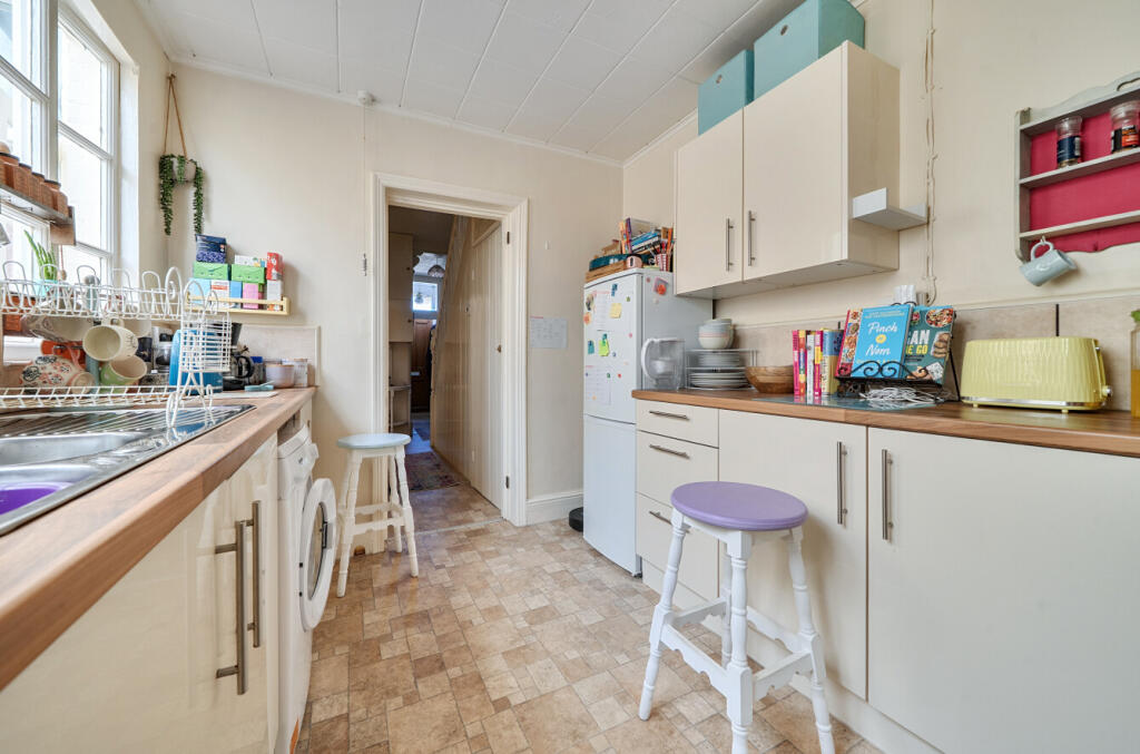 Greenway Road, Taunton, Somerset, TA2 photo 4