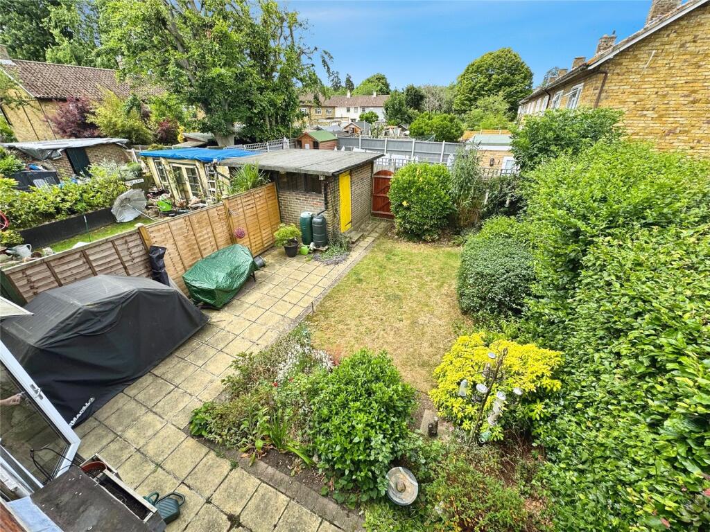 Chippingfield, Old Harlow, Essex, CM17 photo 2