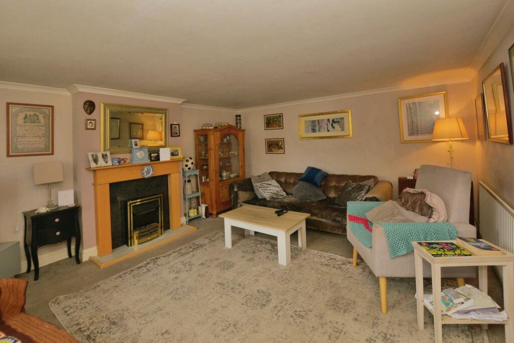 Faversham Road, Kennington, Ashford, Kent, TN24 photo 3