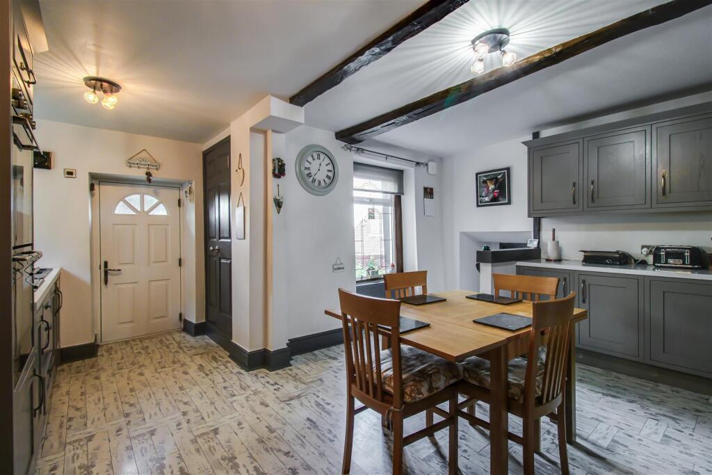 House in Wakefield - View 5