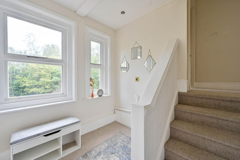 Apartment in Sutton - More