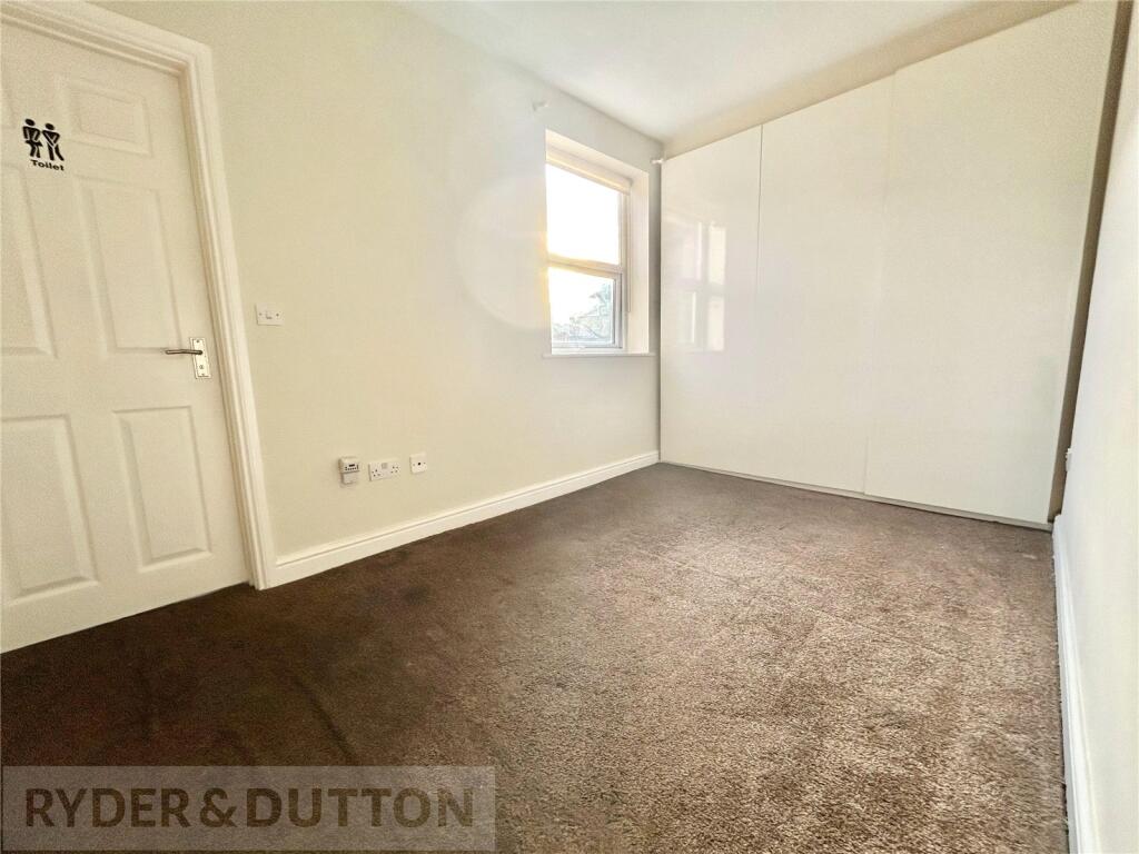 Apartment in Oldham, Cowhill, Chadderton - More