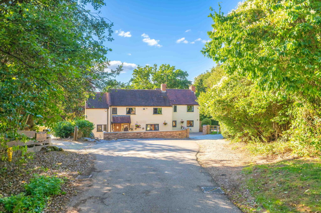 Main image of property: Yarningale Lane, Yarningale Common, Warwick, CV35 8HW