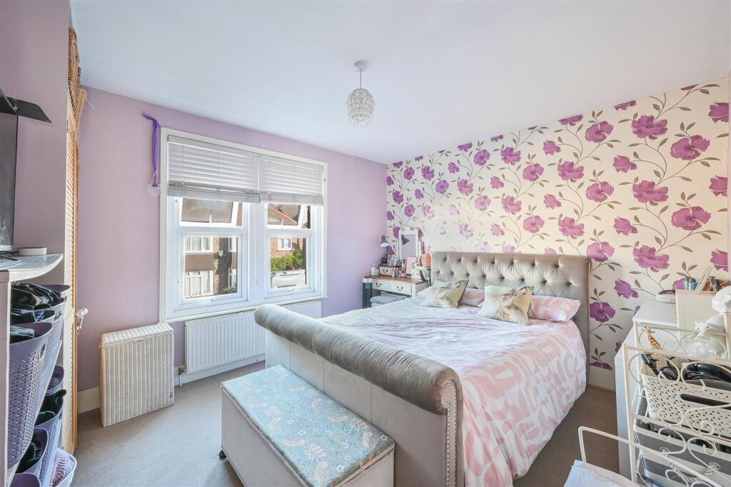 House in Sutton - View 5