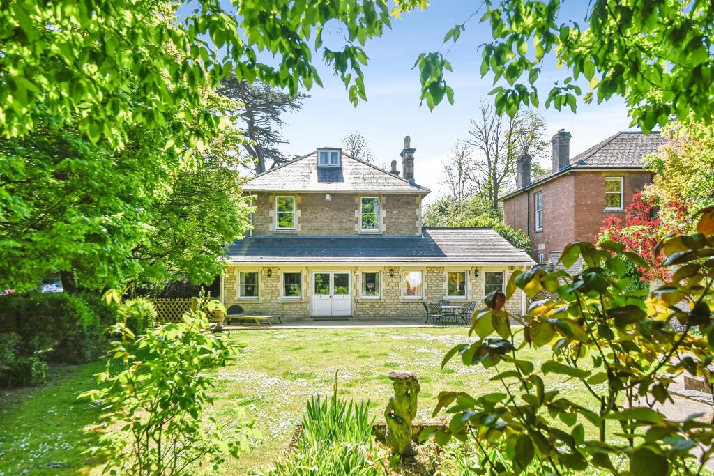 Main image of property: Bath Road, Chippenham, SN15