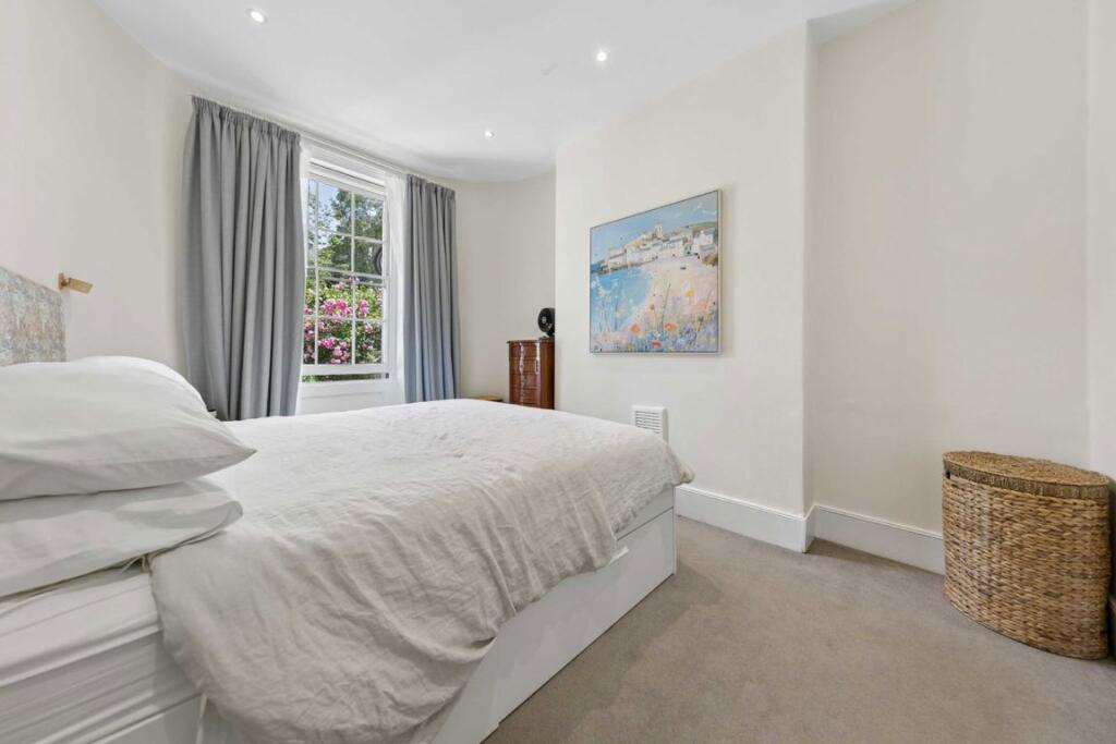Apartment in London - View 5
