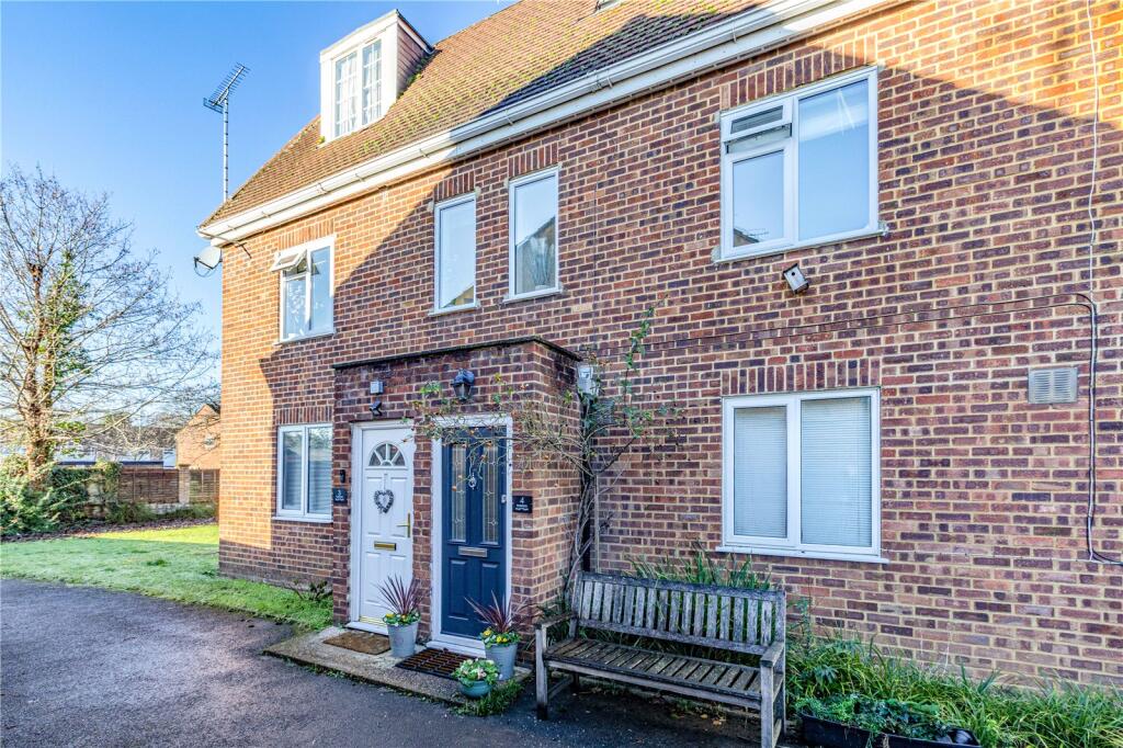 Main image of property: High Road, Byfleet, West Byfleet, Surrey, KT14