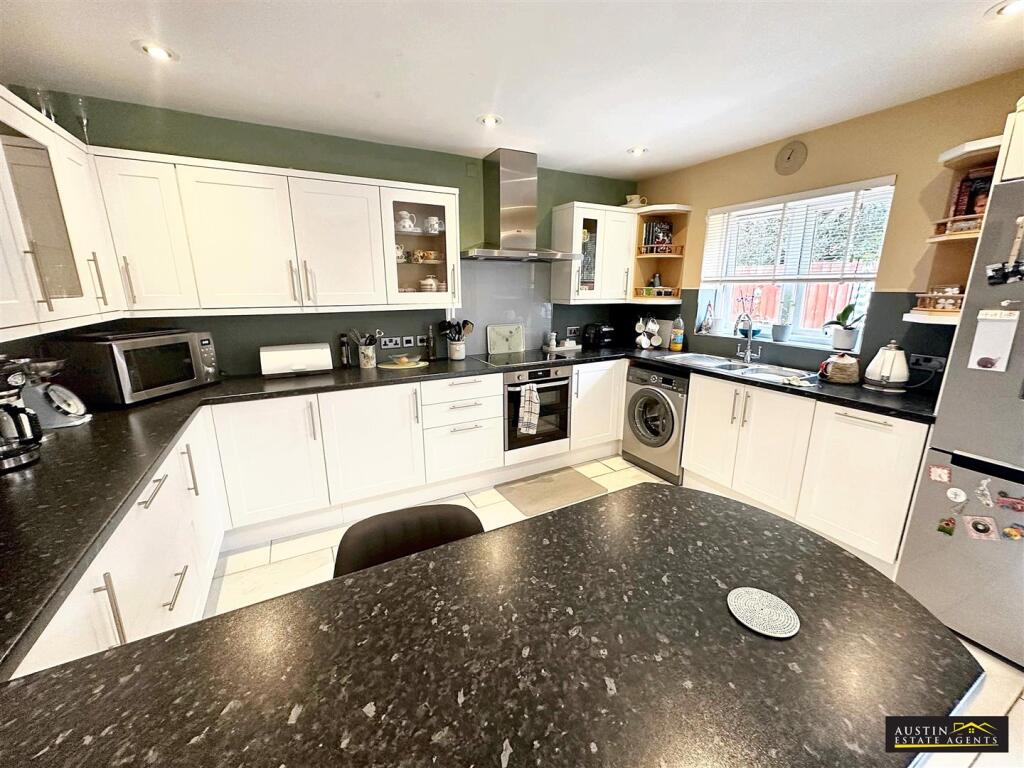 Manor Road, Radipole, Weymouth, Dorset photo 2