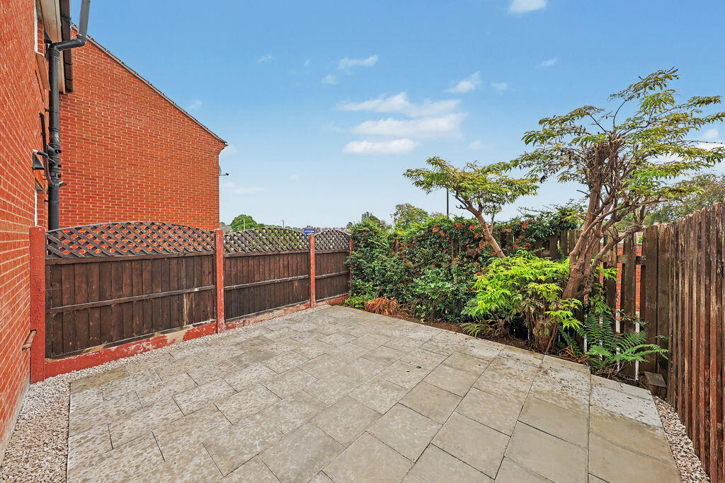 House in Chesterfield, Derbyshire - View 4