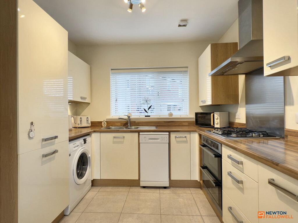 Spruce Drive, Coalville, LE67 photo 2