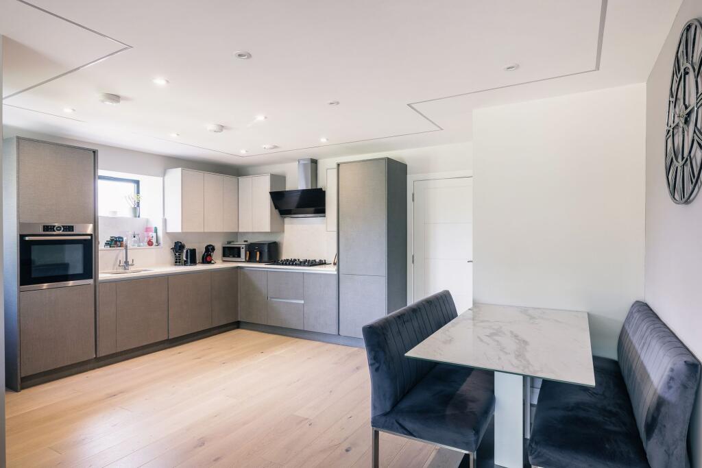 Apartment in Croydon - View 4