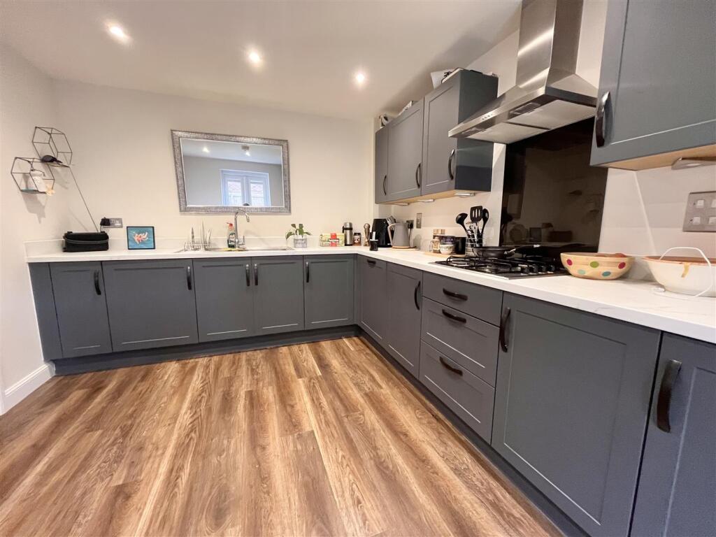 8 Poppy Road photo 2
