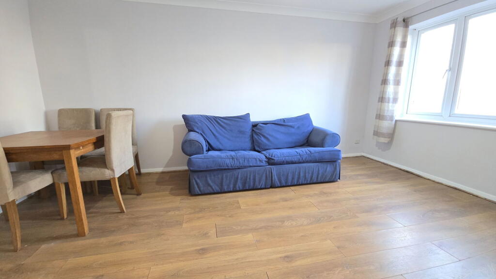Lincoln Court, Newbury, RG14 5NZ photo 3