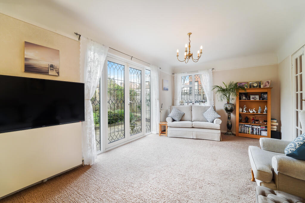 House in London, Royal Borough of Kingston upon Thames - View 5