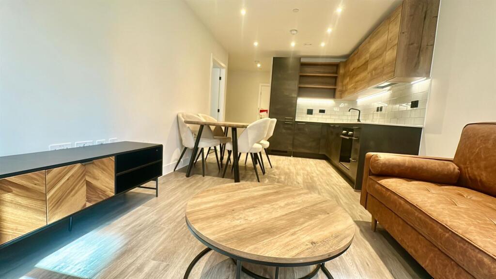 Brand New Home - Glasswater Locks, Birmingham, B4