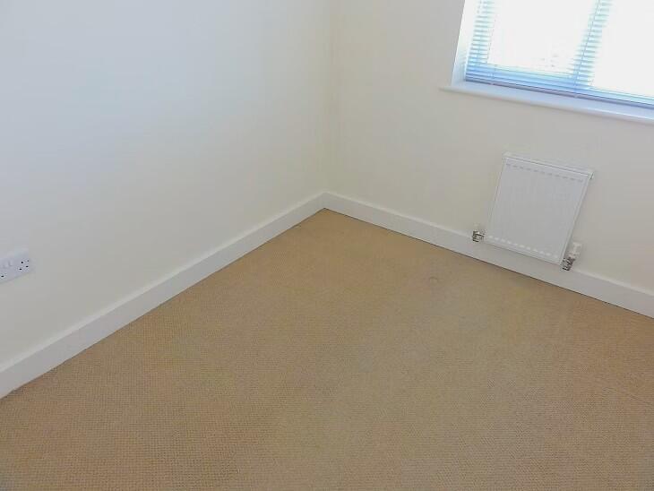 Apartment in Far Cotton - View 5