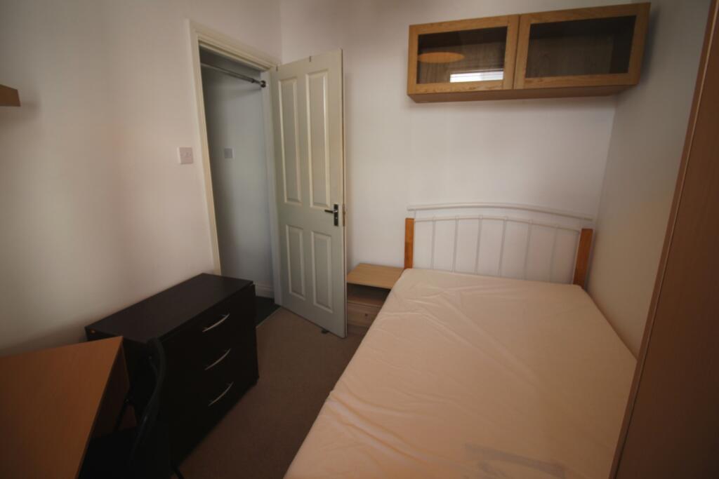 House in Cardiff, Plasnewydd, Roath - More