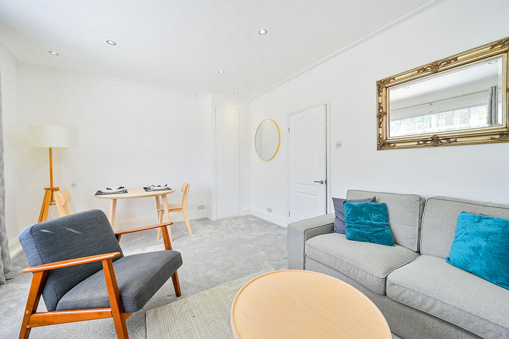 Apartment in New Malden, Motspur Park - View 3
