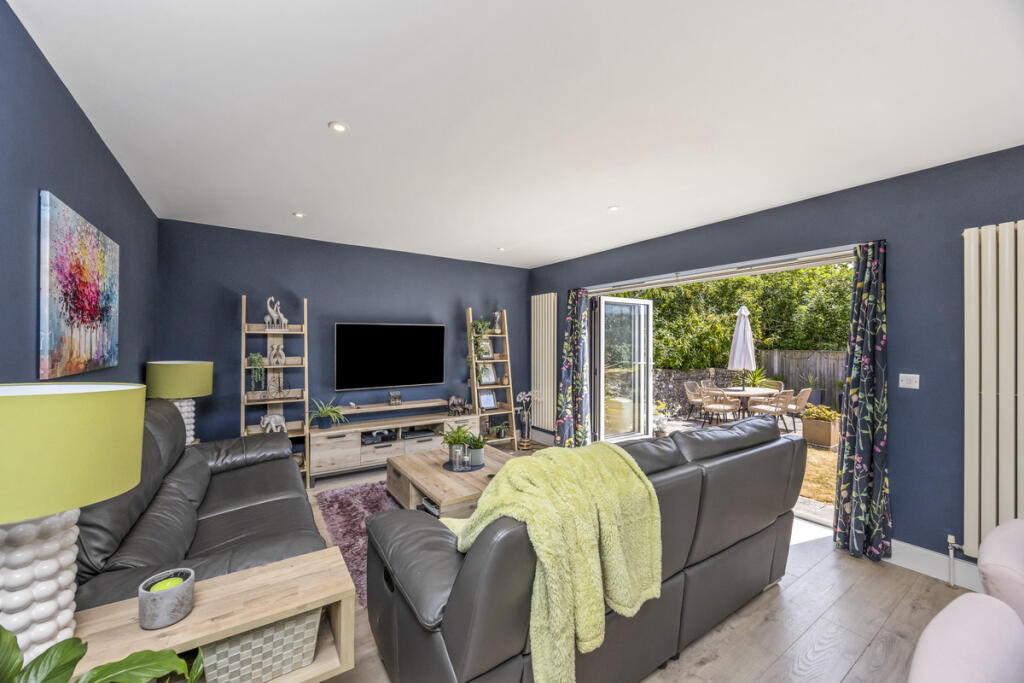 Chesswood Close, Worthing, BN11 photo 4