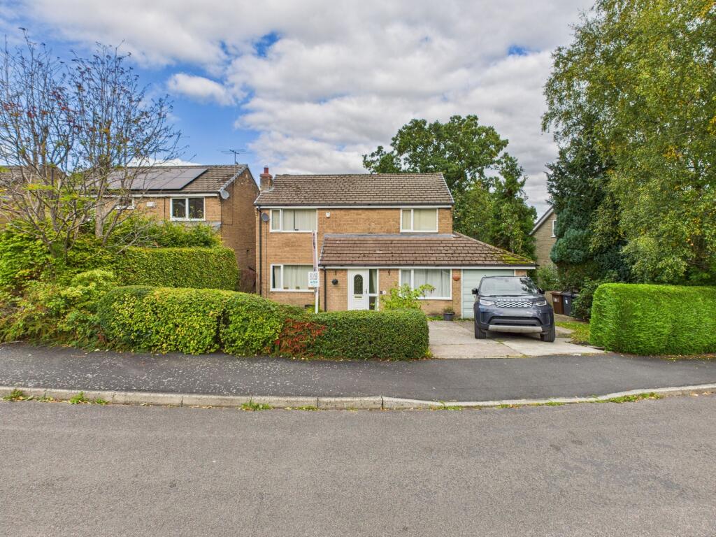 4-bed detached on Linglongs Avenue, Whaley Bridge, SK23, £495,000