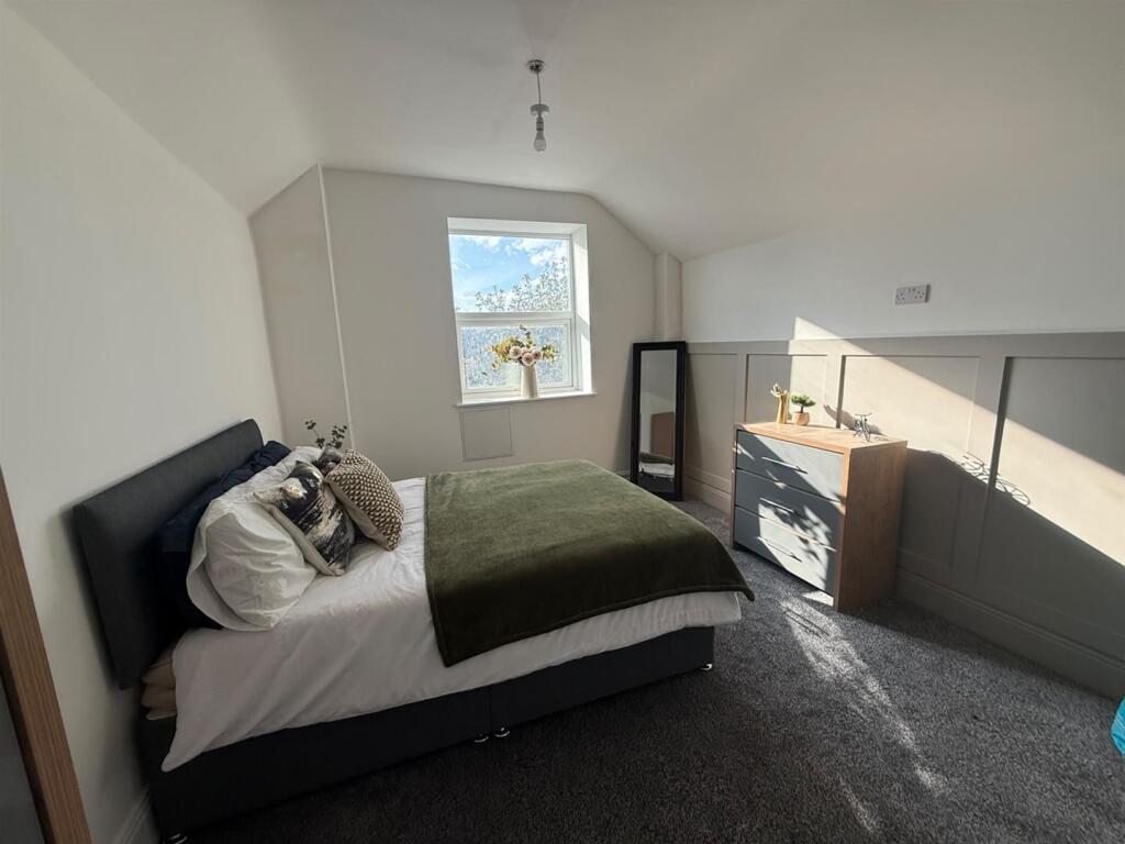 Main image of property: Fantastic self contained room, St. John Street, Mansfield