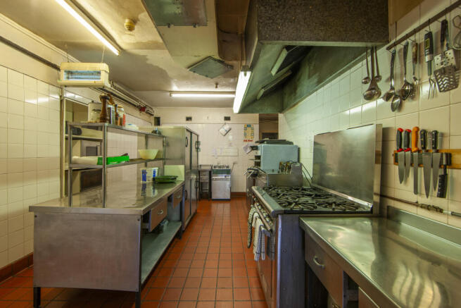 1Z6E7740 kitchen