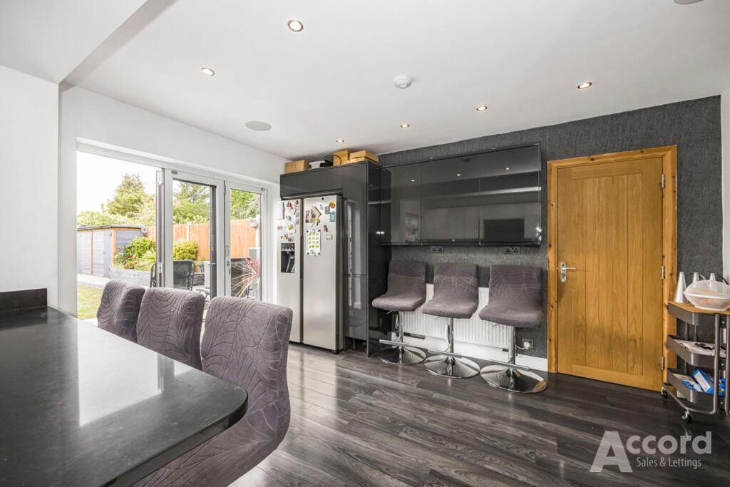 House in Romford - More