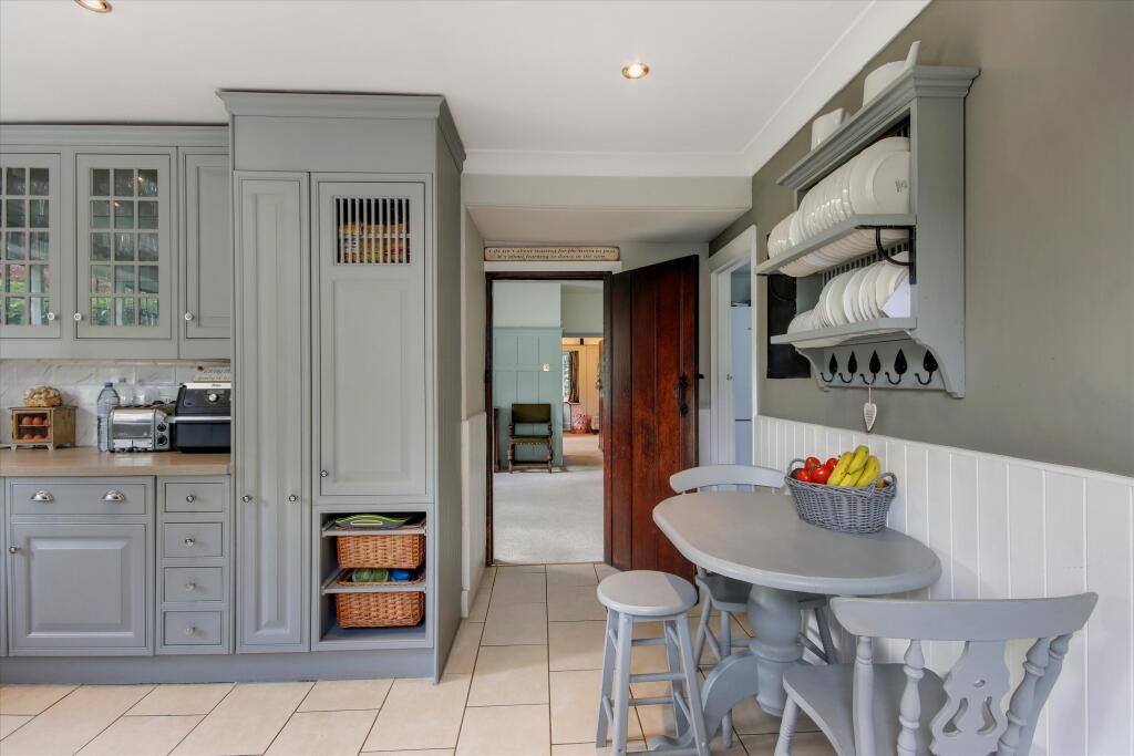 House in Tunbridge Wells, Broadwater Down - More