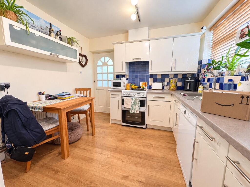 House in Waverley, Ockford Ridge, Godalming - More