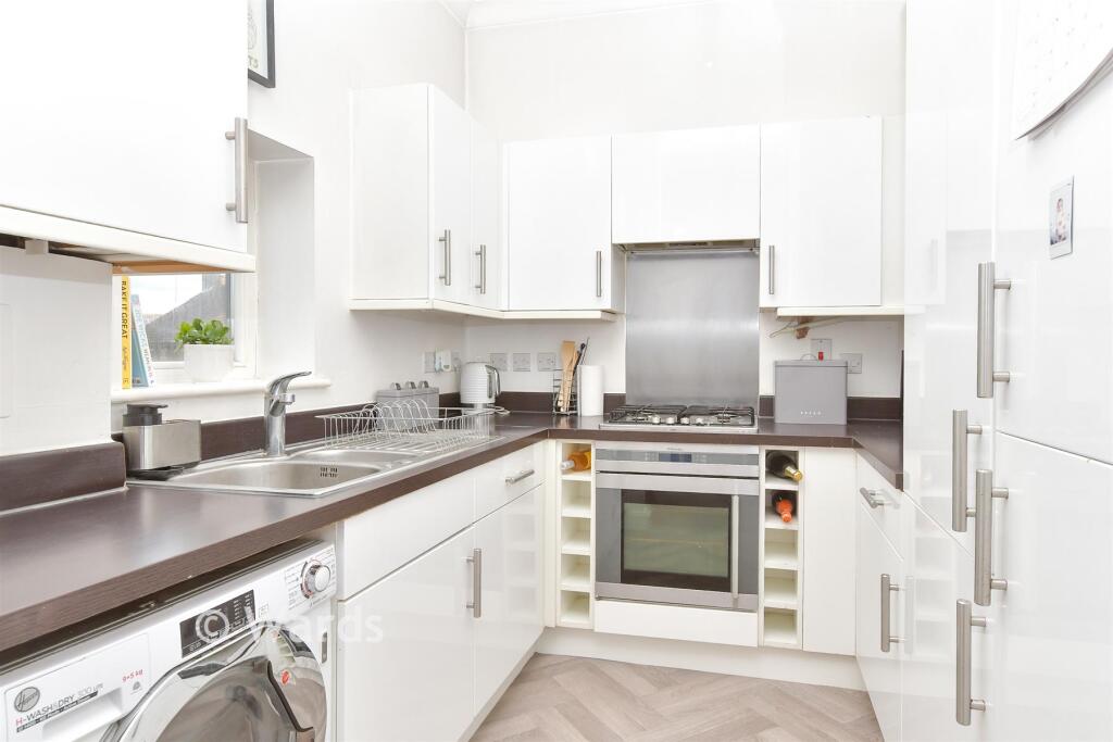 Apartment in London - View 5