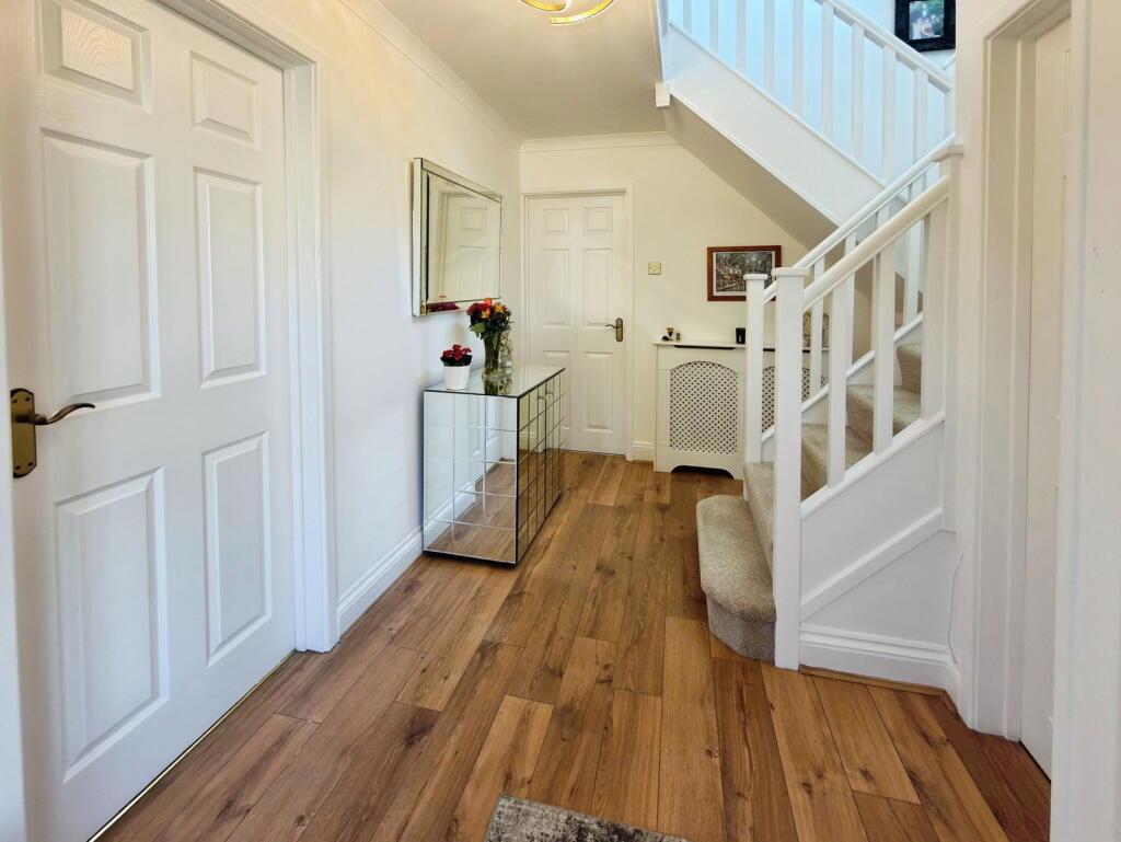 Llwynmawr close, Sketty, Swansea - View 4