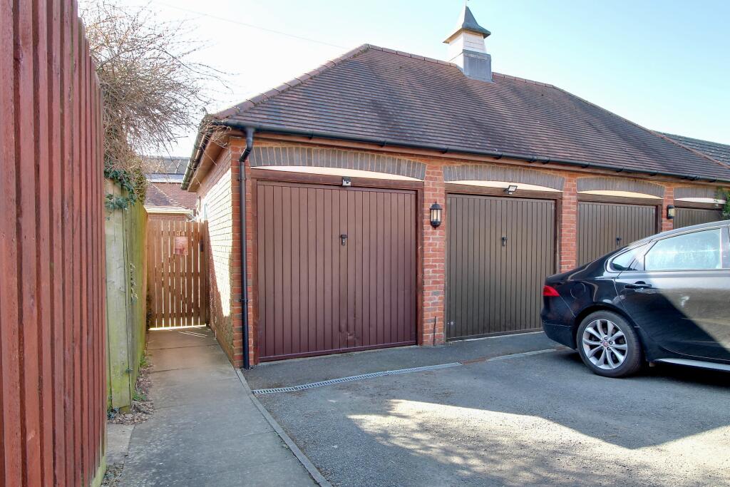 House in Hinckley and Bosworth, Stoke Golding - View 2