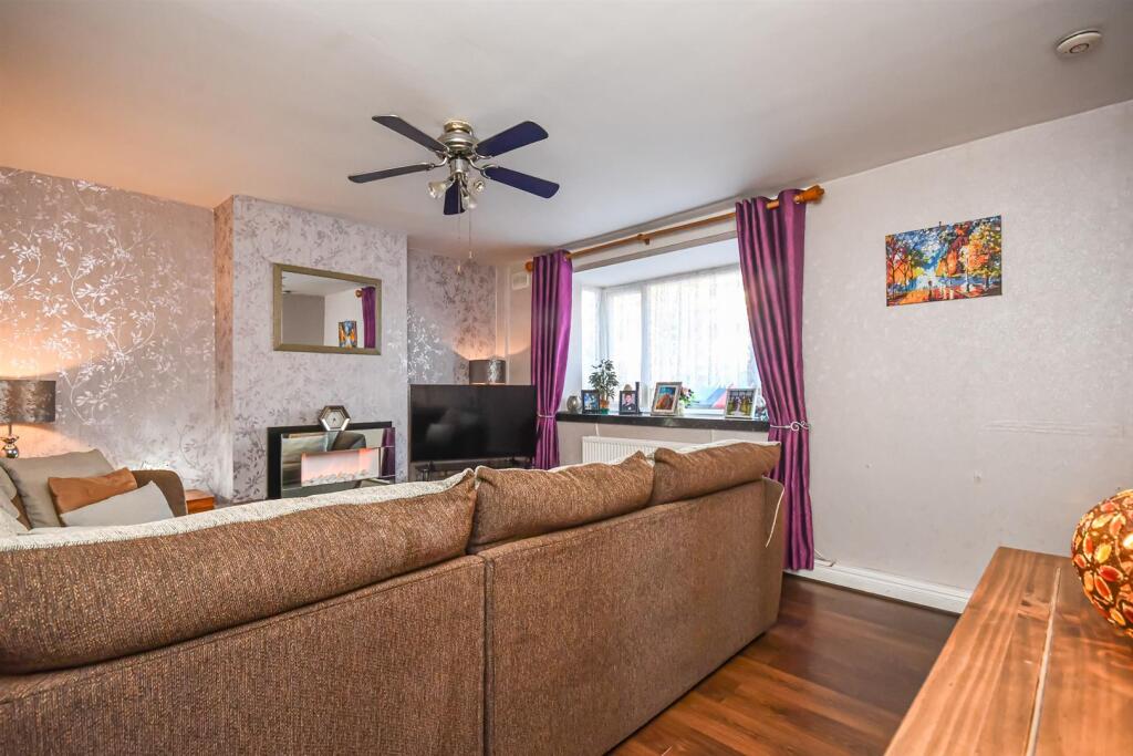 House in Wolverhampton, Woodcross - View 5