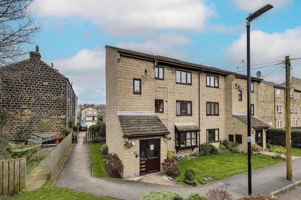 Main image of property: Kerry Garth, Horsforth, Leeds, West Yorkshire, LS18