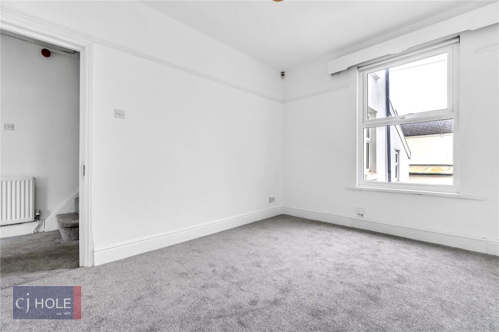 5 bedroom terraced house for rent