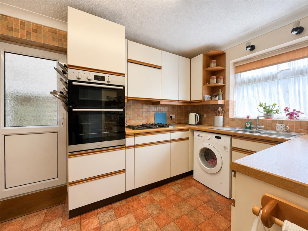 House in Burgess Hill, World's End - View 2