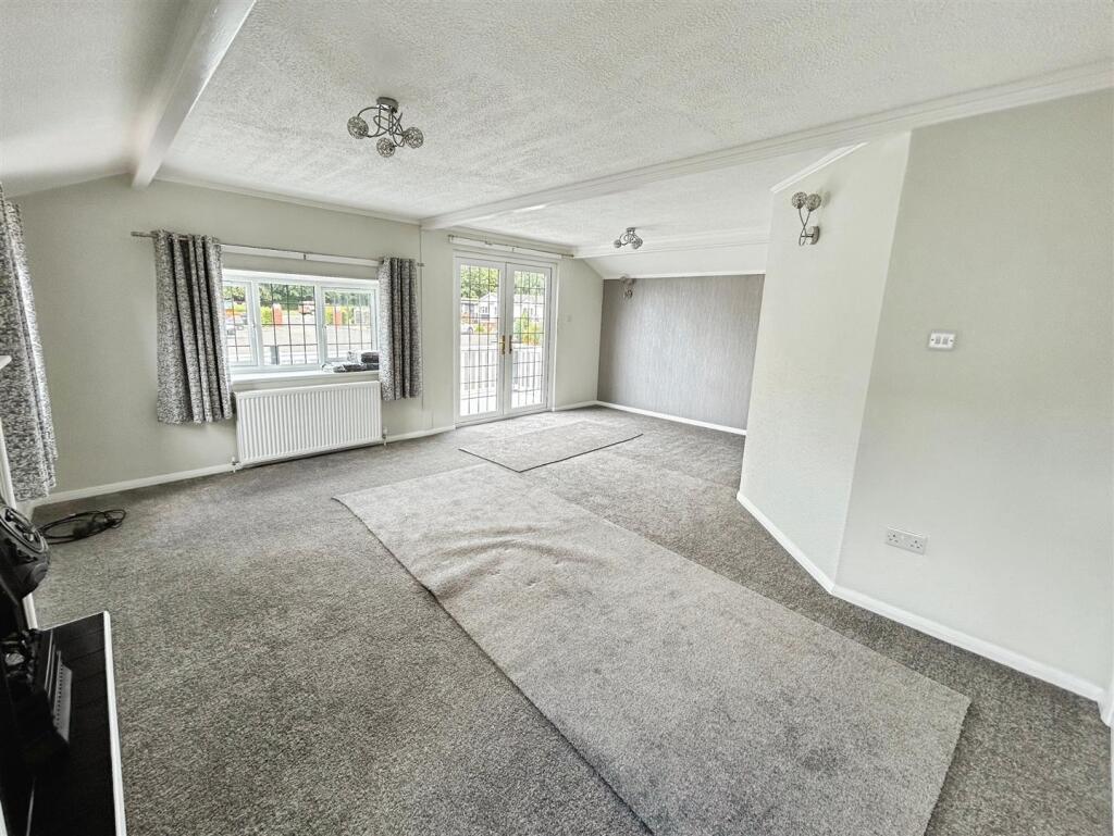 House in Worcester - View 3