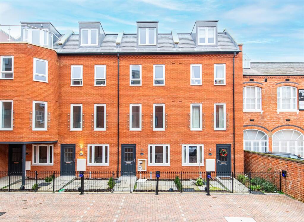 Main image of property: Derngate, Northampton