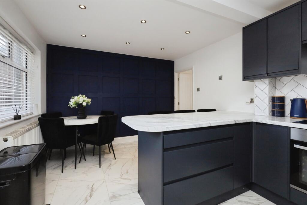 House in Wealden, Hailsham - More