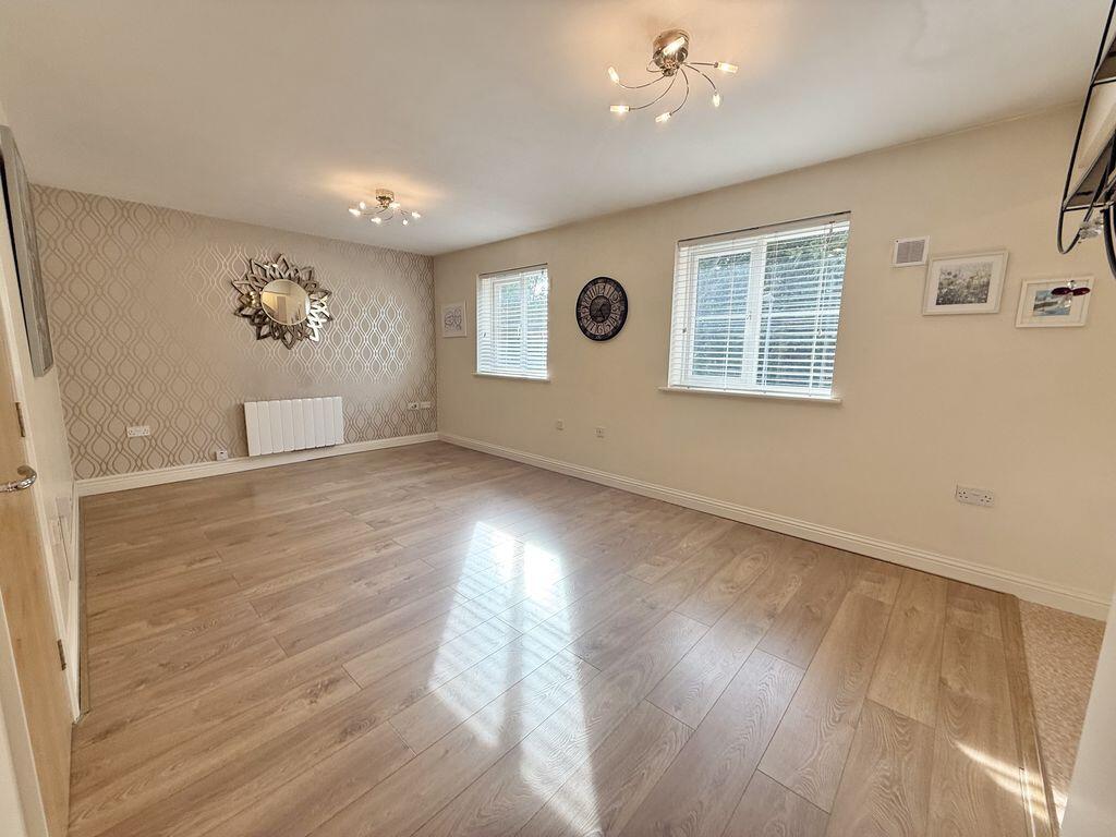 Apartment in Luton - More