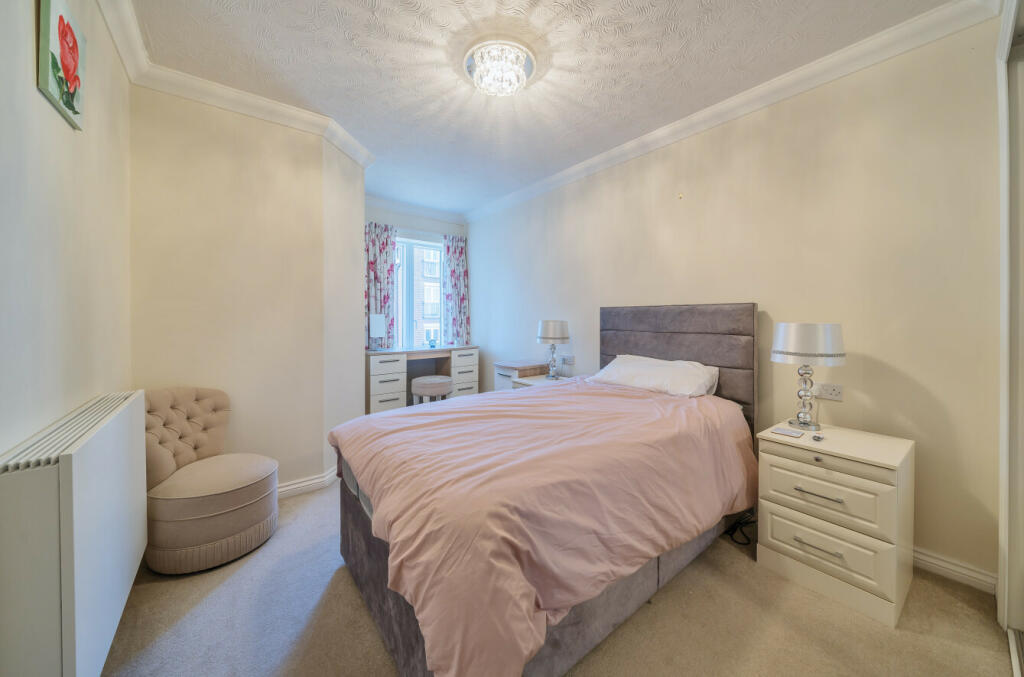 Apartment in East Hertfordshire, Bishop's Stortford - View 6